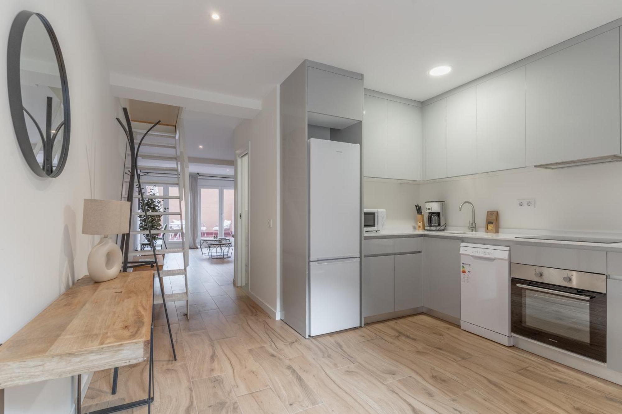 Large With Terrace- 2bd 1,5bth- Plaza Castilla Apartamento *