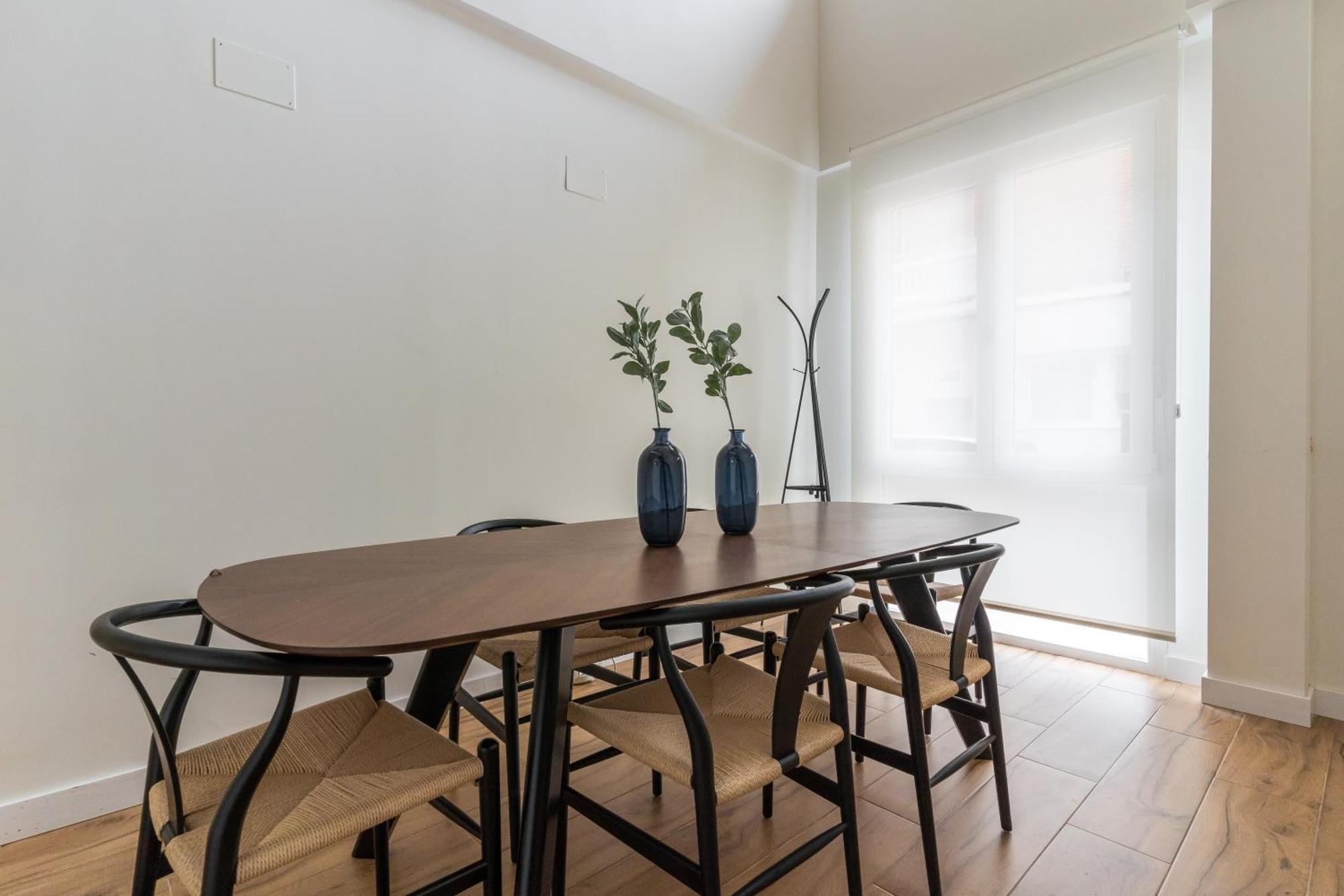 Modern And Wide- 3bd 2,5 Bth- Plaza Castilla Apartment *