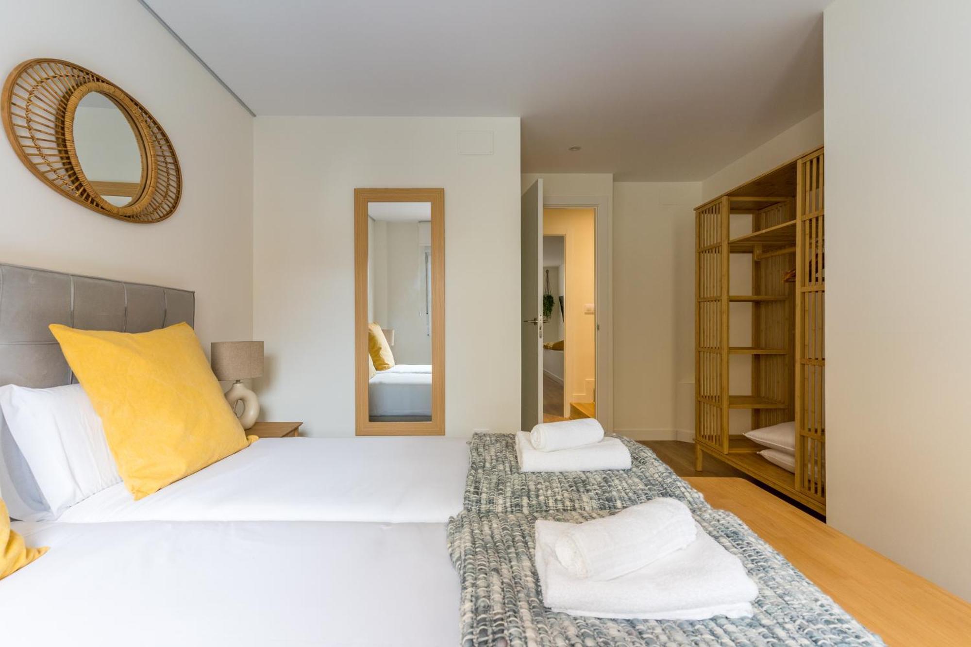 Modern And Wide- 3bd 2,5 Bth- Plaza Castilla Apartment