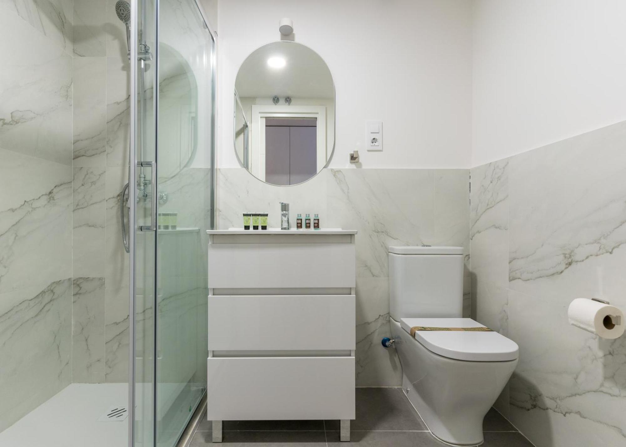 Modern And Wide- 3bd 2,5 Bth- Plaza Castilla Madrid