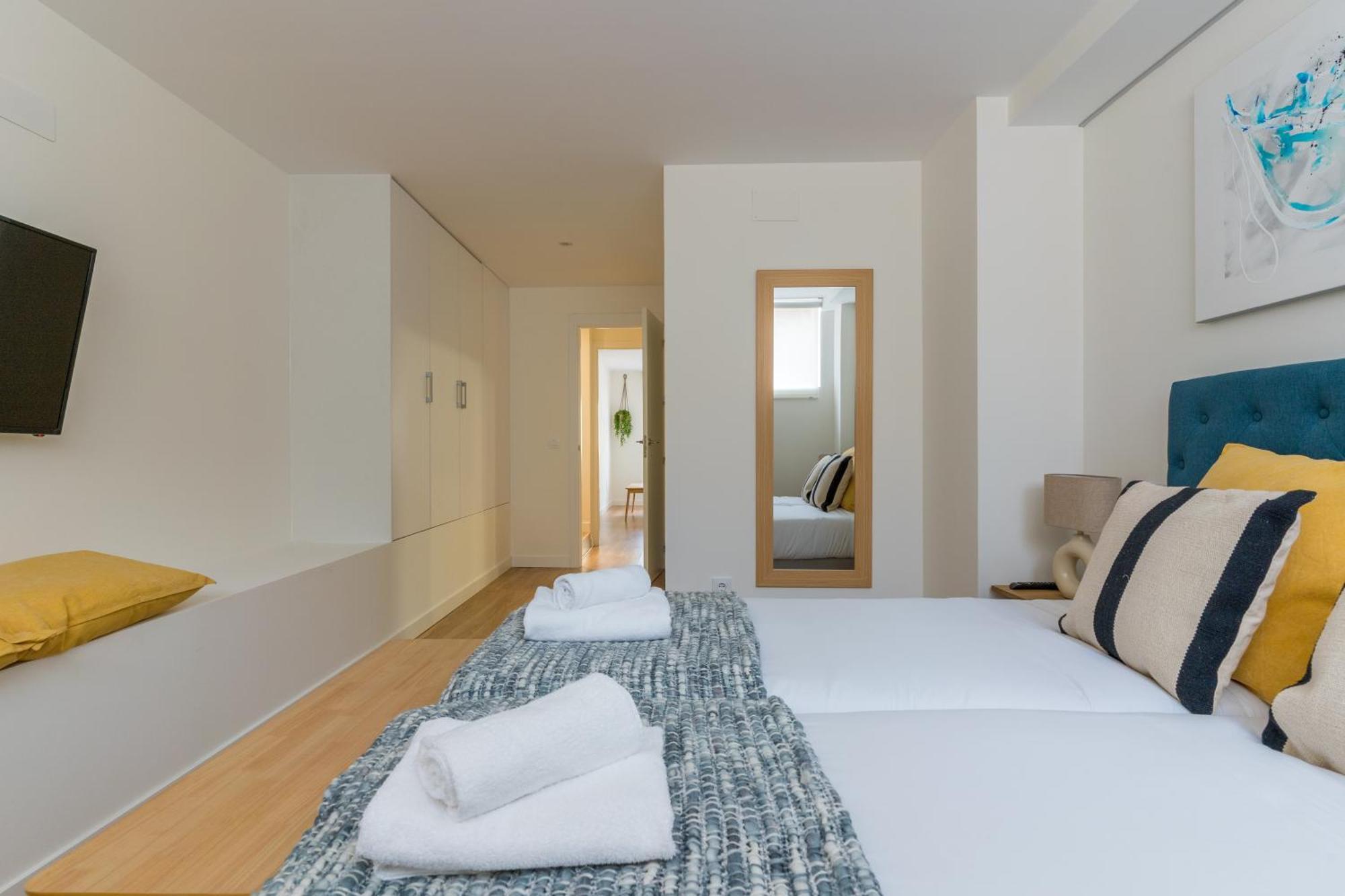 Modern And Wide- 3bd 2,5 Bth- Plaza Castilla * Madrid