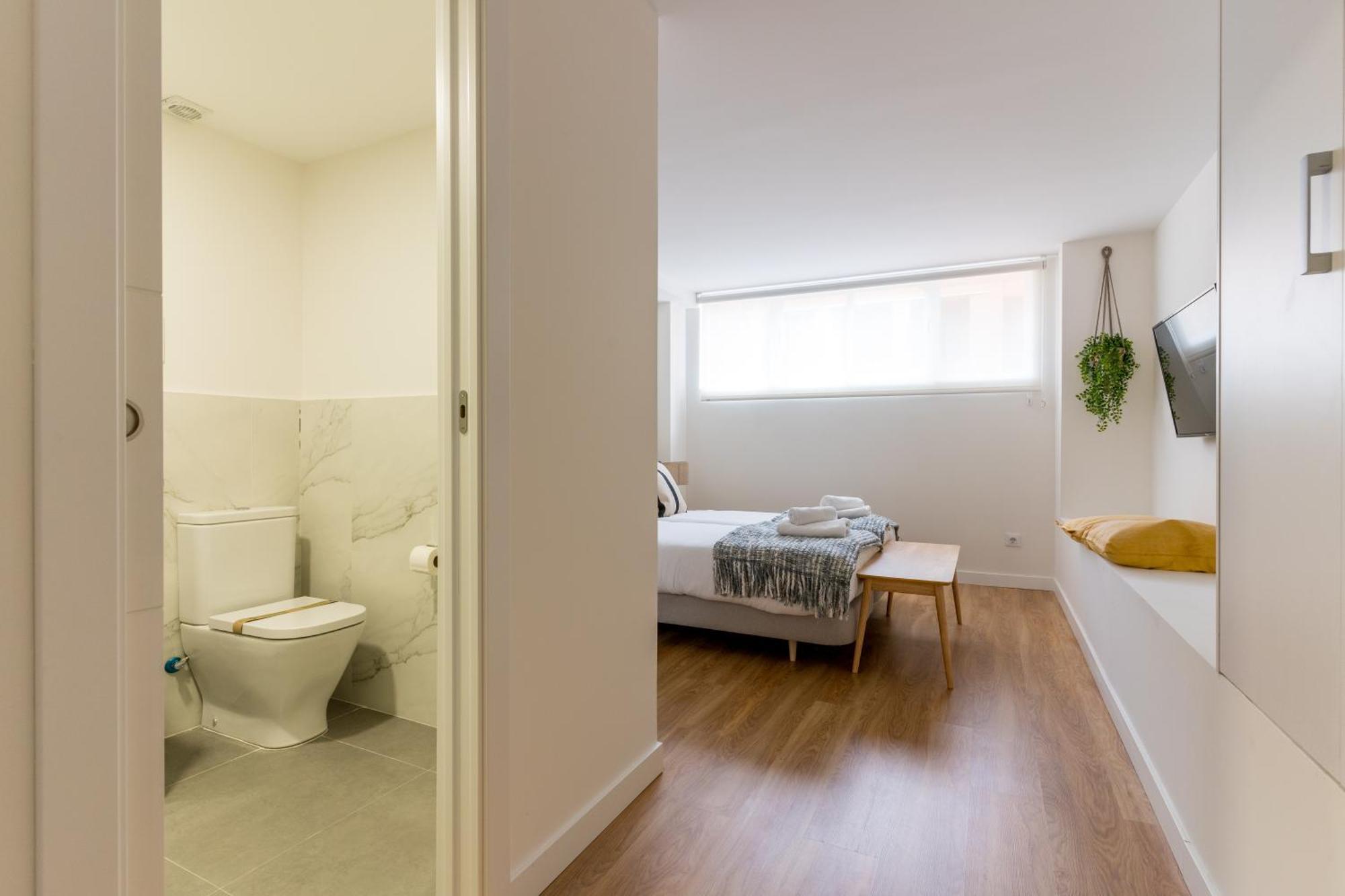 Modern And Wide- 3bd 2,5 Bth- Plaza Castilla Apartment