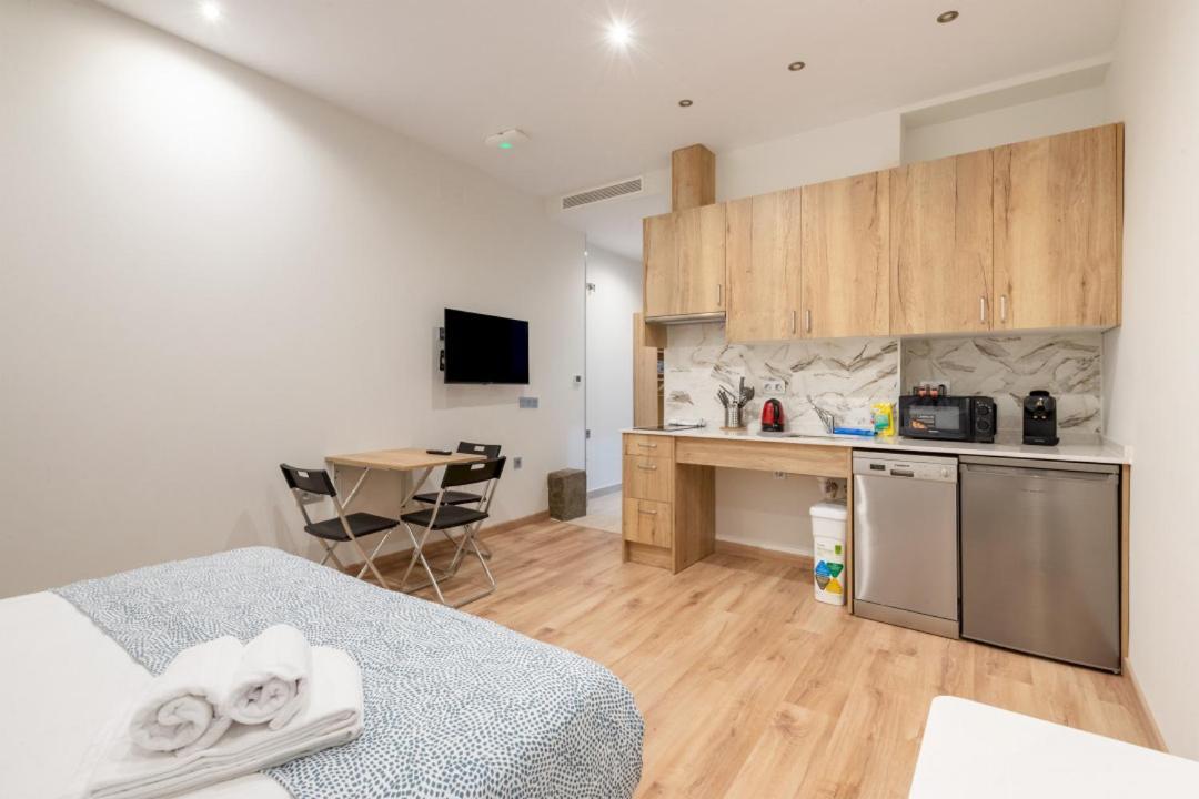 1 Bedroom 1 Bathroom Furnished - Justicia - Modern - Mintystay Apartment *
