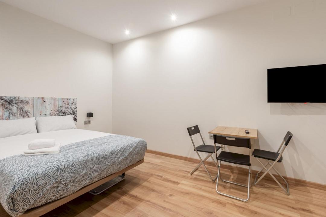1 Bedroom 1 Bathroom Furnished - Justicia - Modern - Mintystay Apartment
