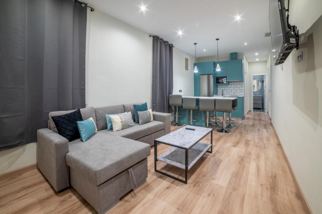 2 Bedrooms 1.5 Bathrooms Furnished - Justicia - Refurbished - Mintystay Apartment