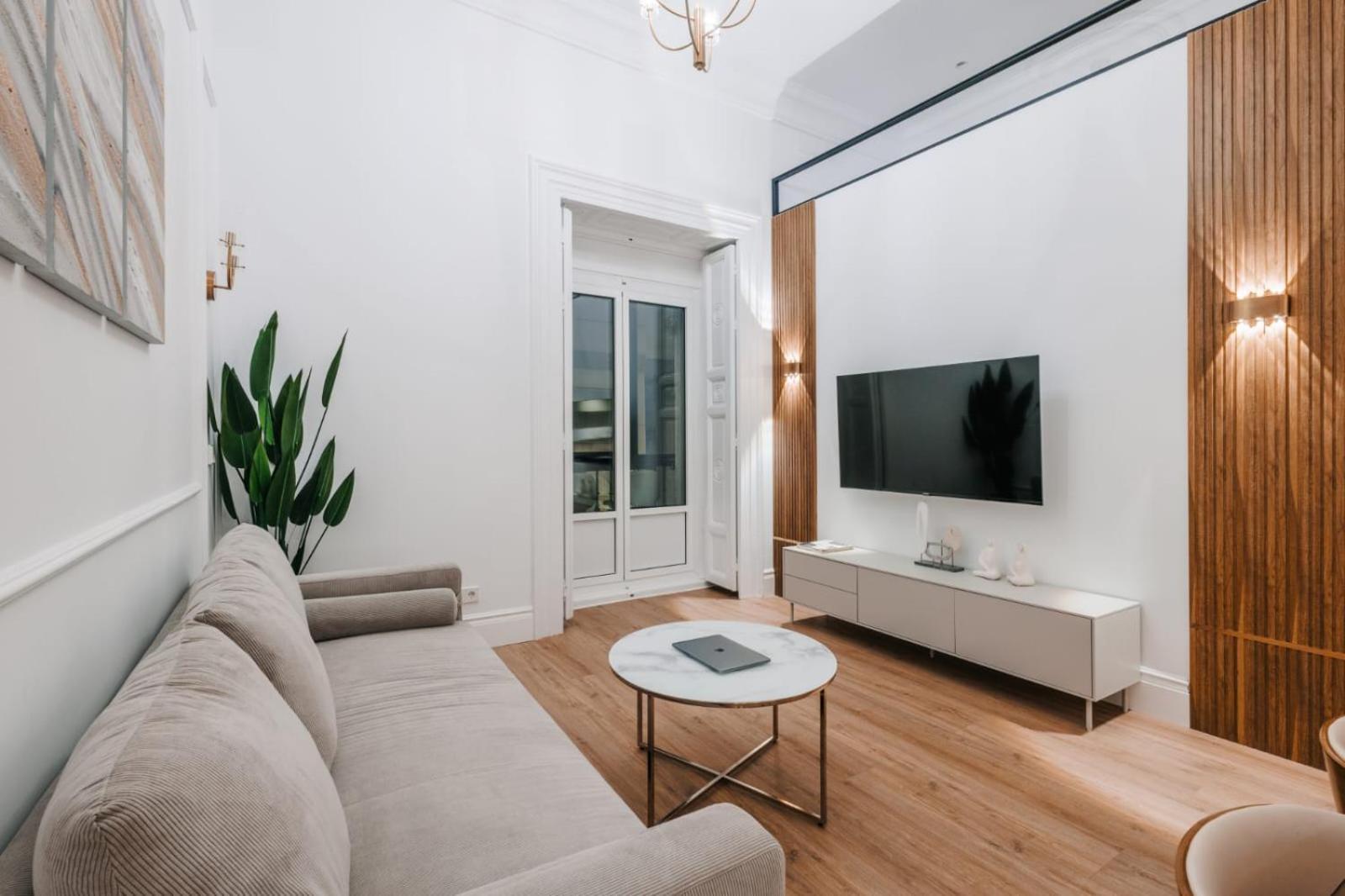 Stunning Near Gran Via Metro Apartamento