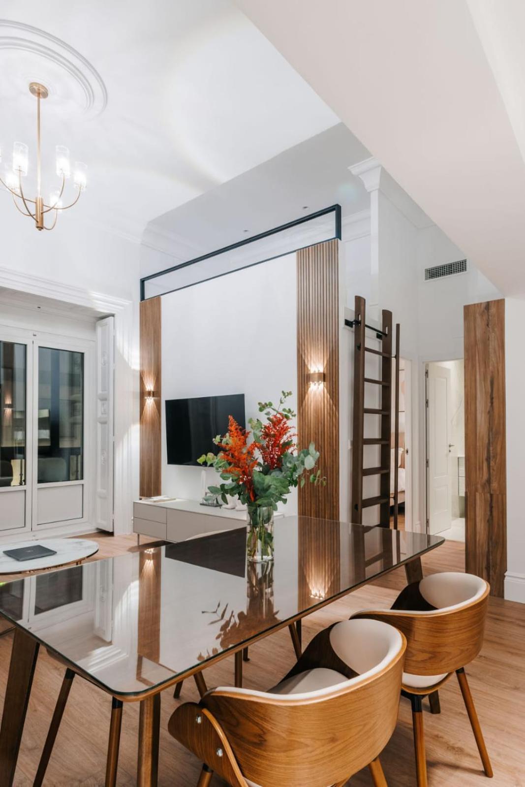 Stunning Near Gran Via Metro Apartment Madrid