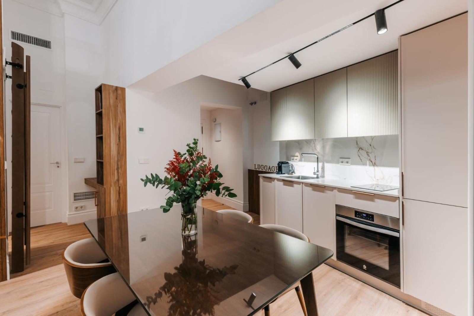 Stunning Near Gran Via Metro Apartamento