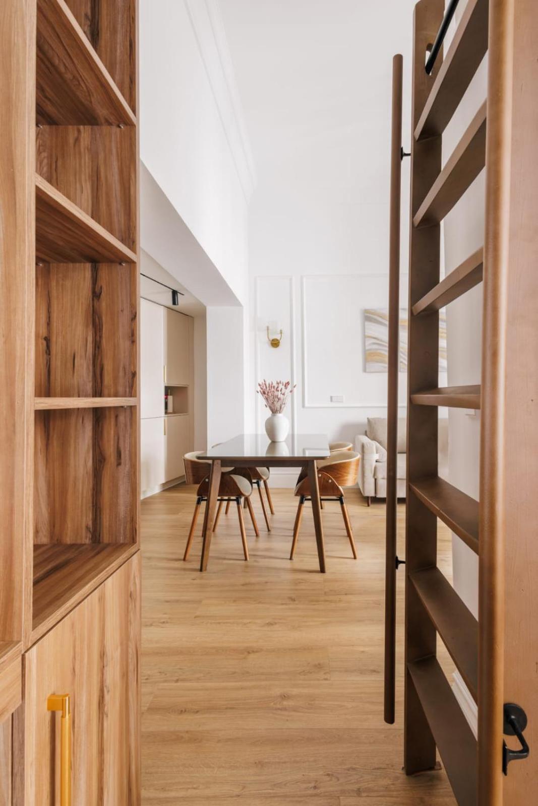 Stunning Near Gran Via Metro Apartment *