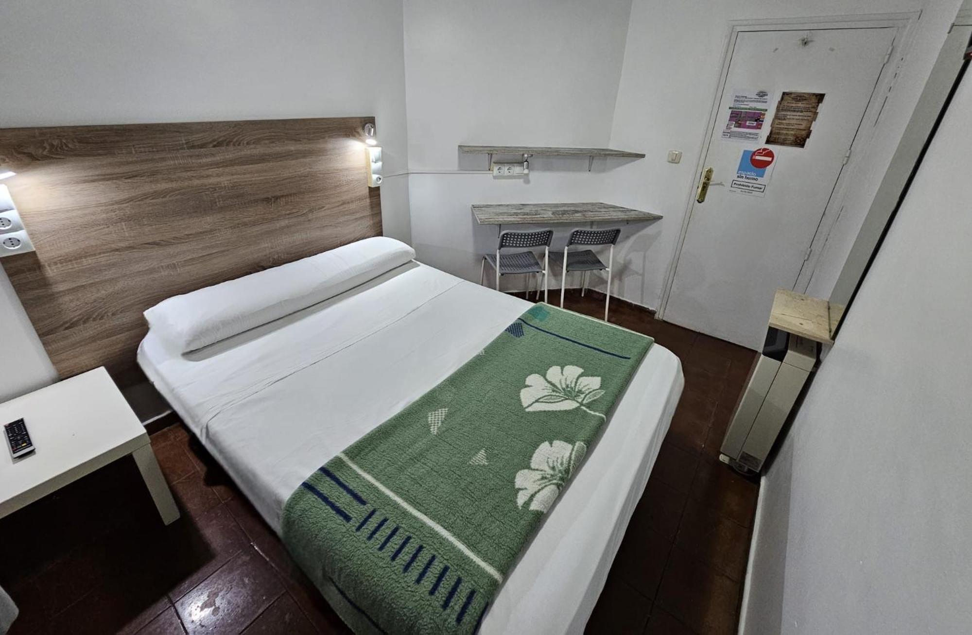 Casa De Huespedes Almansa Guest house Madrid