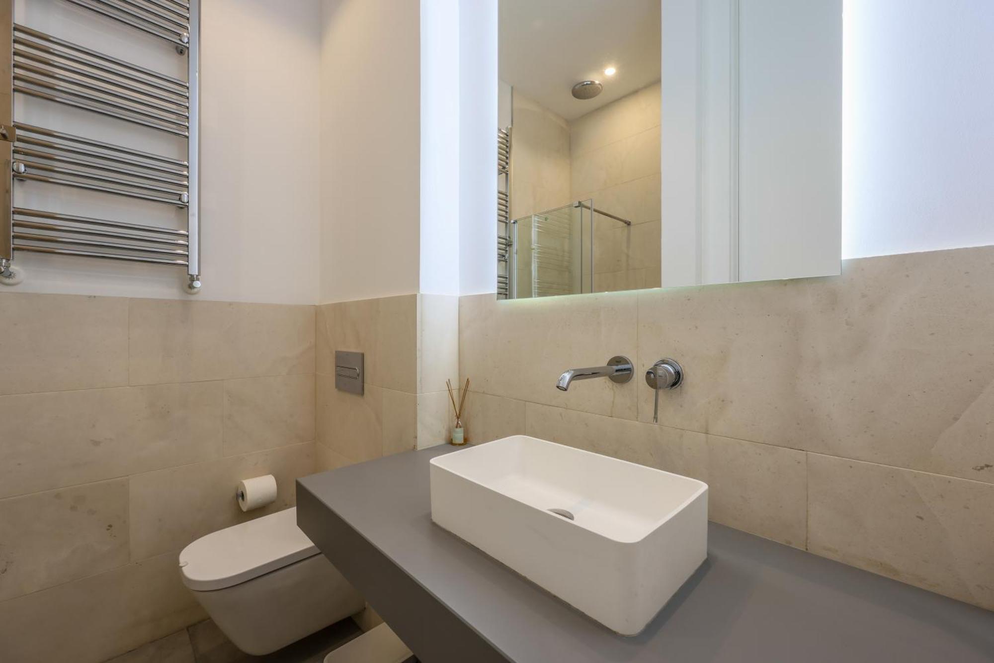 En El Corazon De Madrid, Casa Moderna Apartment *