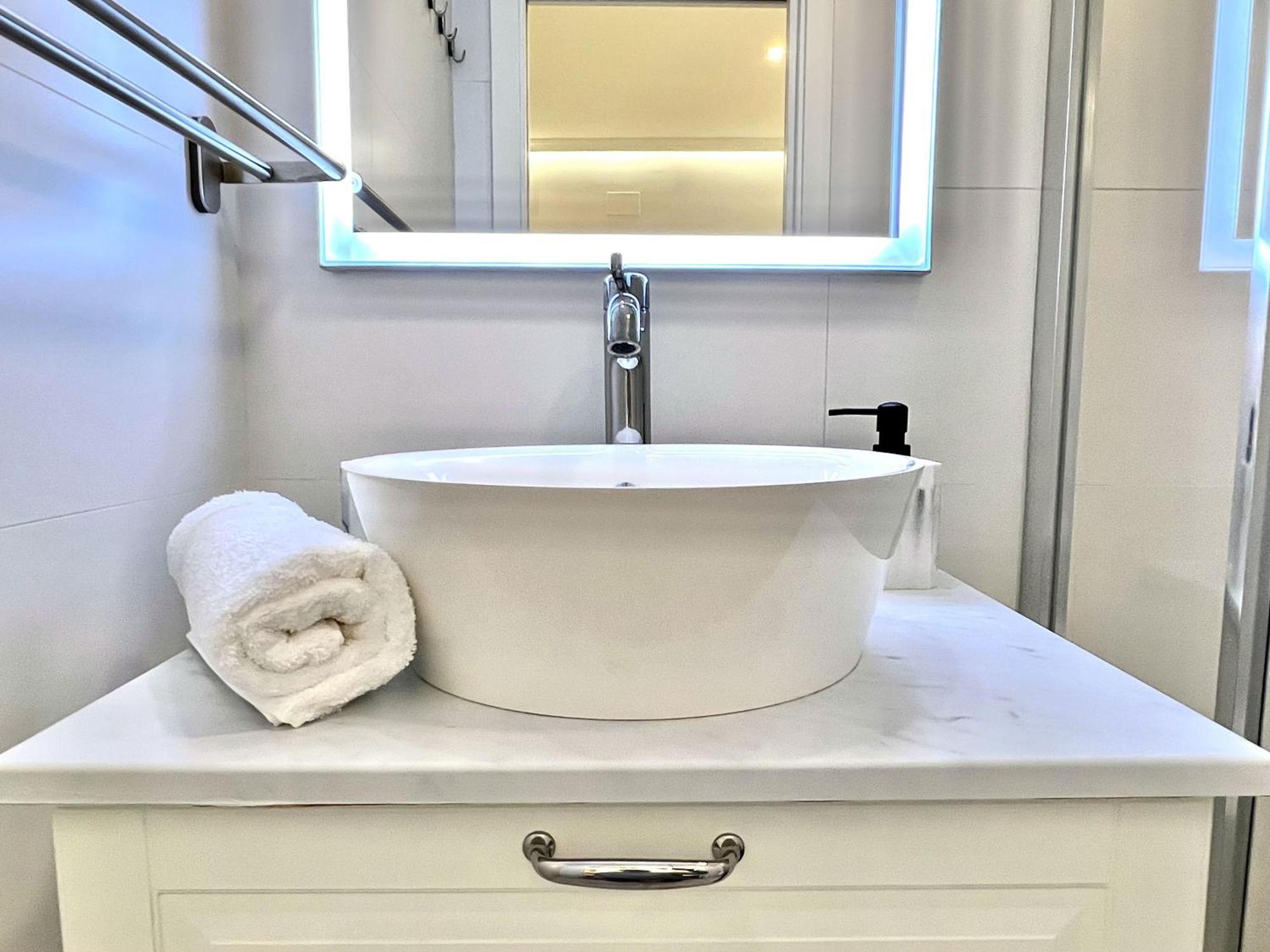 Apartment In The Heart Of Madrid-piso En Malasana Madrid