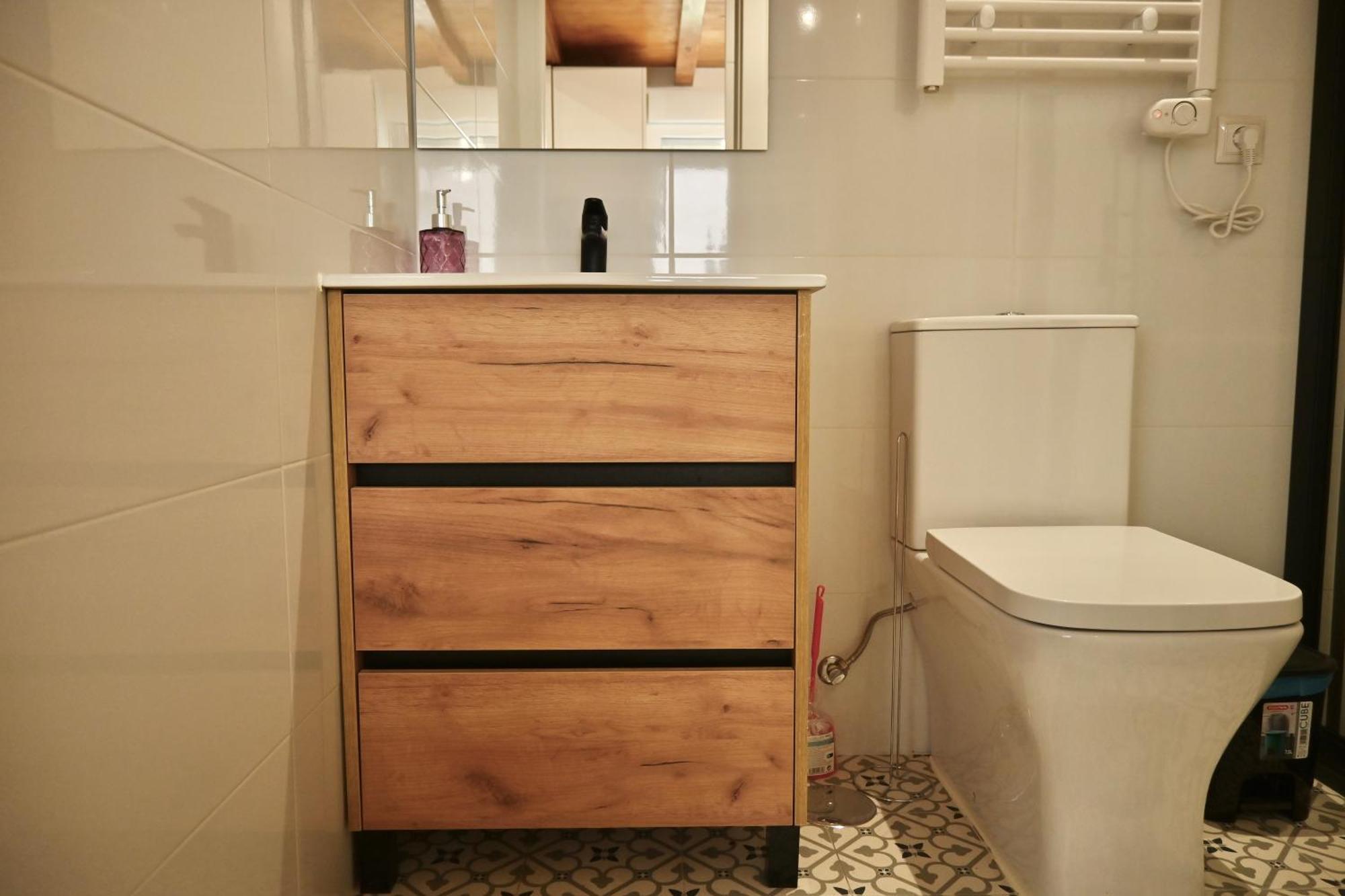 Encantador Estudio Temporal Con Cama En Mezanine Cerca De La Vibrante Avenida Albufera Mpe35 Apartment Madrid