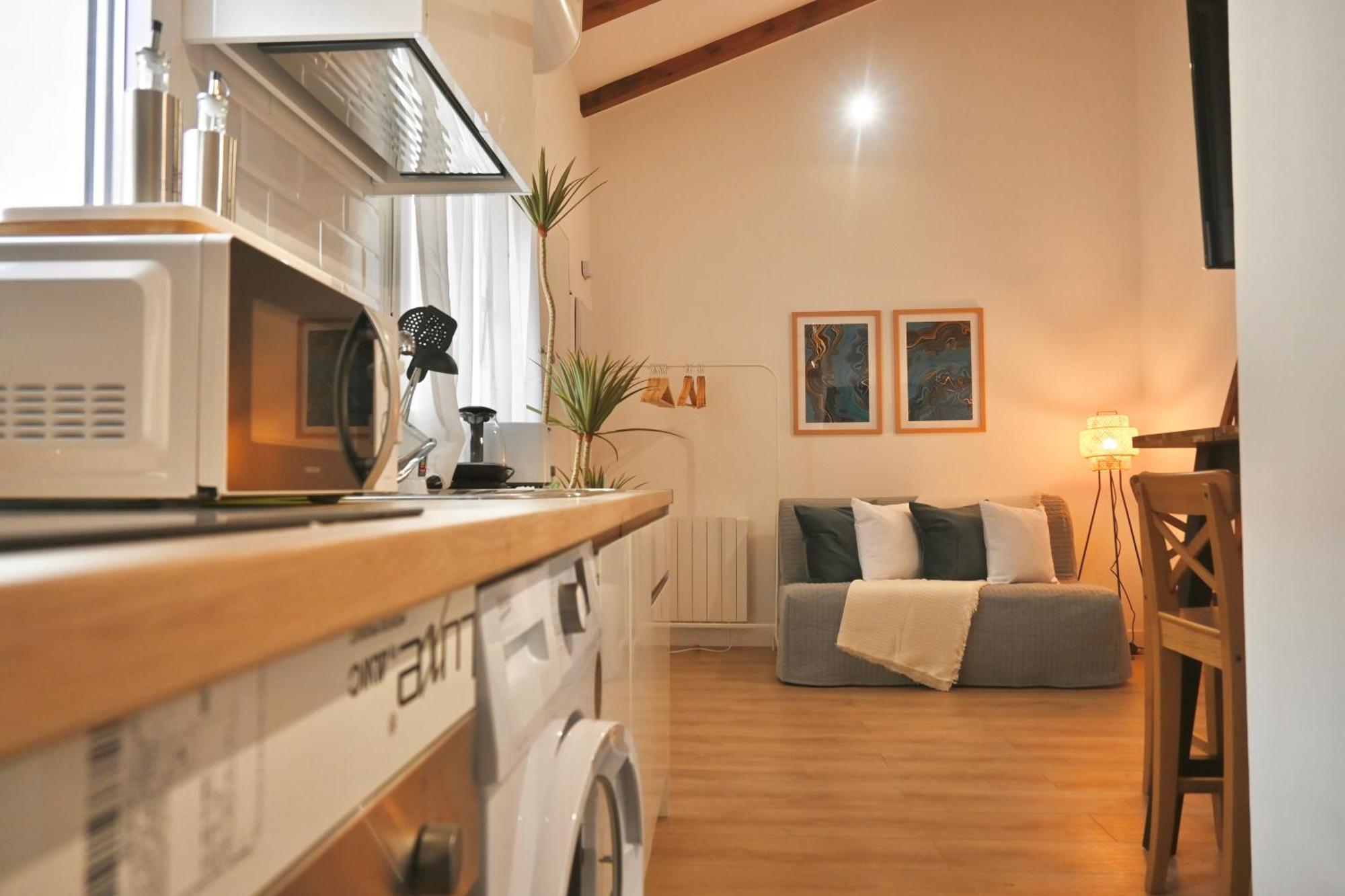 Encantador Estudio Temporal Con Cama En Mezanine Cerca De La Vibrante Avenida Albufera Mpe35 Apartment