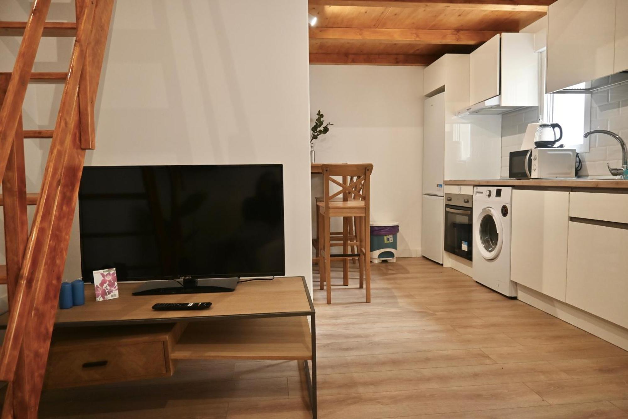 Apartment Encantador Estudio Temporal Con Cama En Mezanine Cerca De La Vibrante Avenida Albufera Mpe35 *