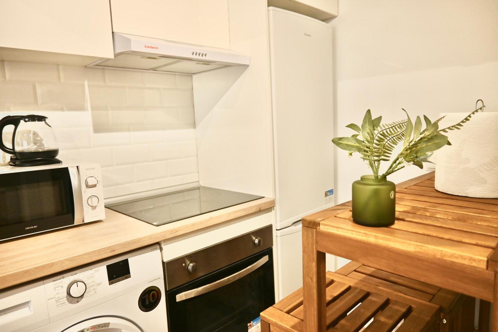 Encantador Estudio Temporal Con Cama En Mezanine Cerca De La Vibrante Avenida Albufera Mpe35 Apartment
