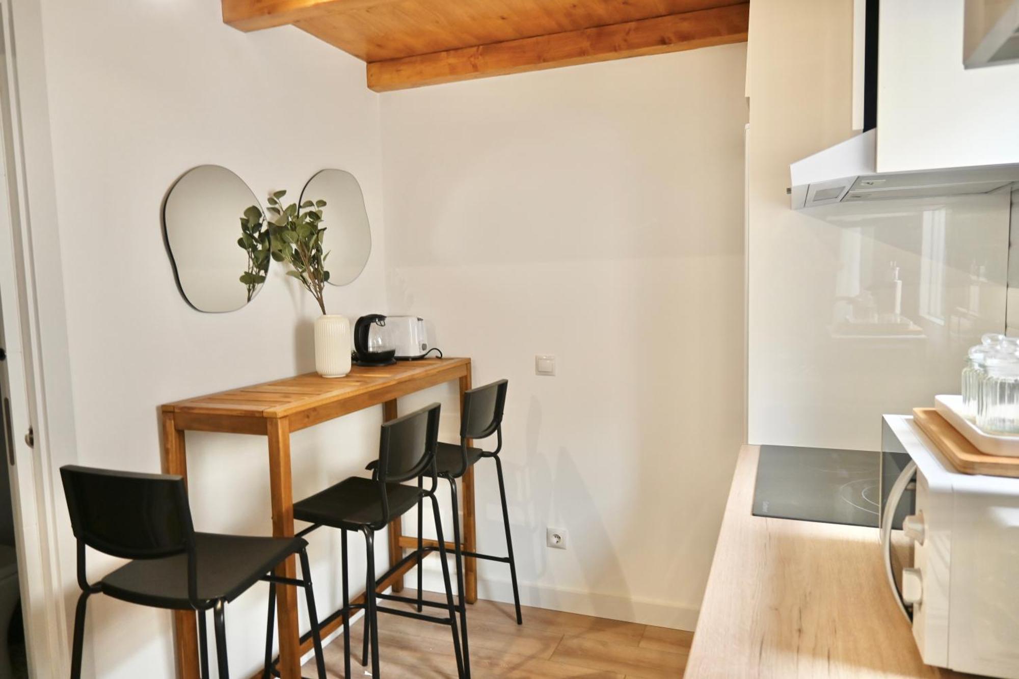 Apartment Encantador Estudio Temporal Con Cama En Mezanine Cerca De La Vibrante Avenida Albufera Mpe35 *