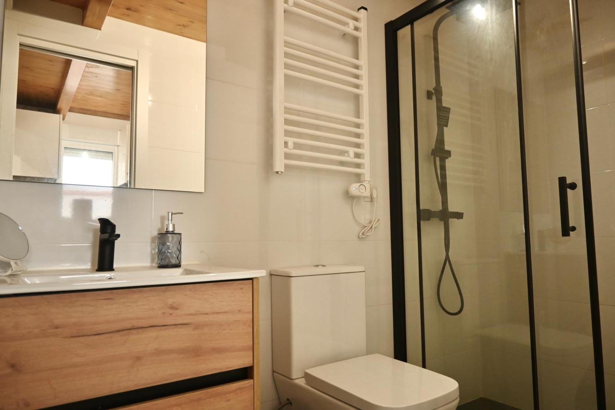 Encantador Estudio Temporal Con Cama En Mezanine Cerca De La Vibrante Avenida Albufera Mpe35 Apartment Madrid