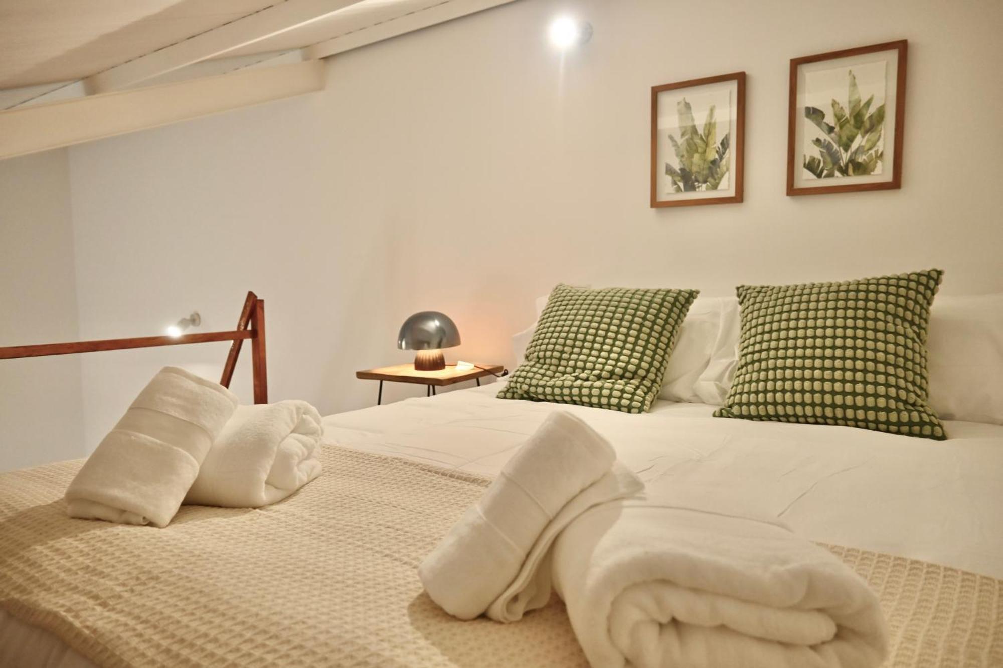 Encantador Estudio Temporal Con Cama En Mezanine Cerca De La Vibrante Avenida Albufera Mpe35 Madrid