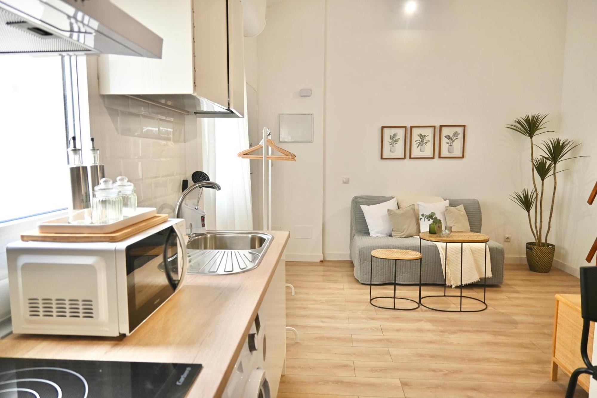 Encantador Estudio Temporal Con Cama En Mezanine Cerca De La Vibrante Avenida Albufera Mpe35 Apartment *
