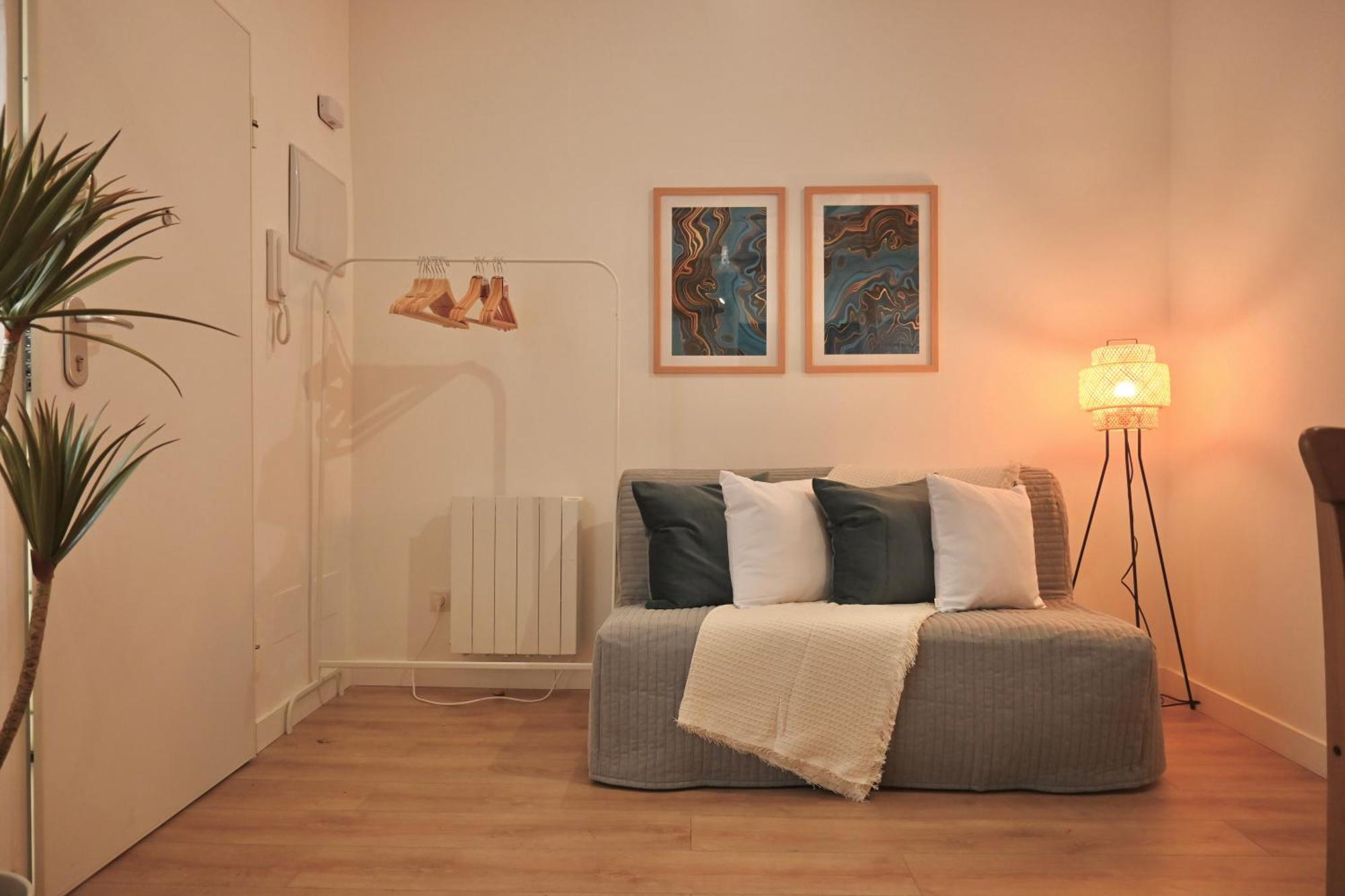 Apartment Encantador Estudio Temporal Con Cama En Mezanine Cerca De La Vibrante Avenida Albufera Mpe35 Madrid