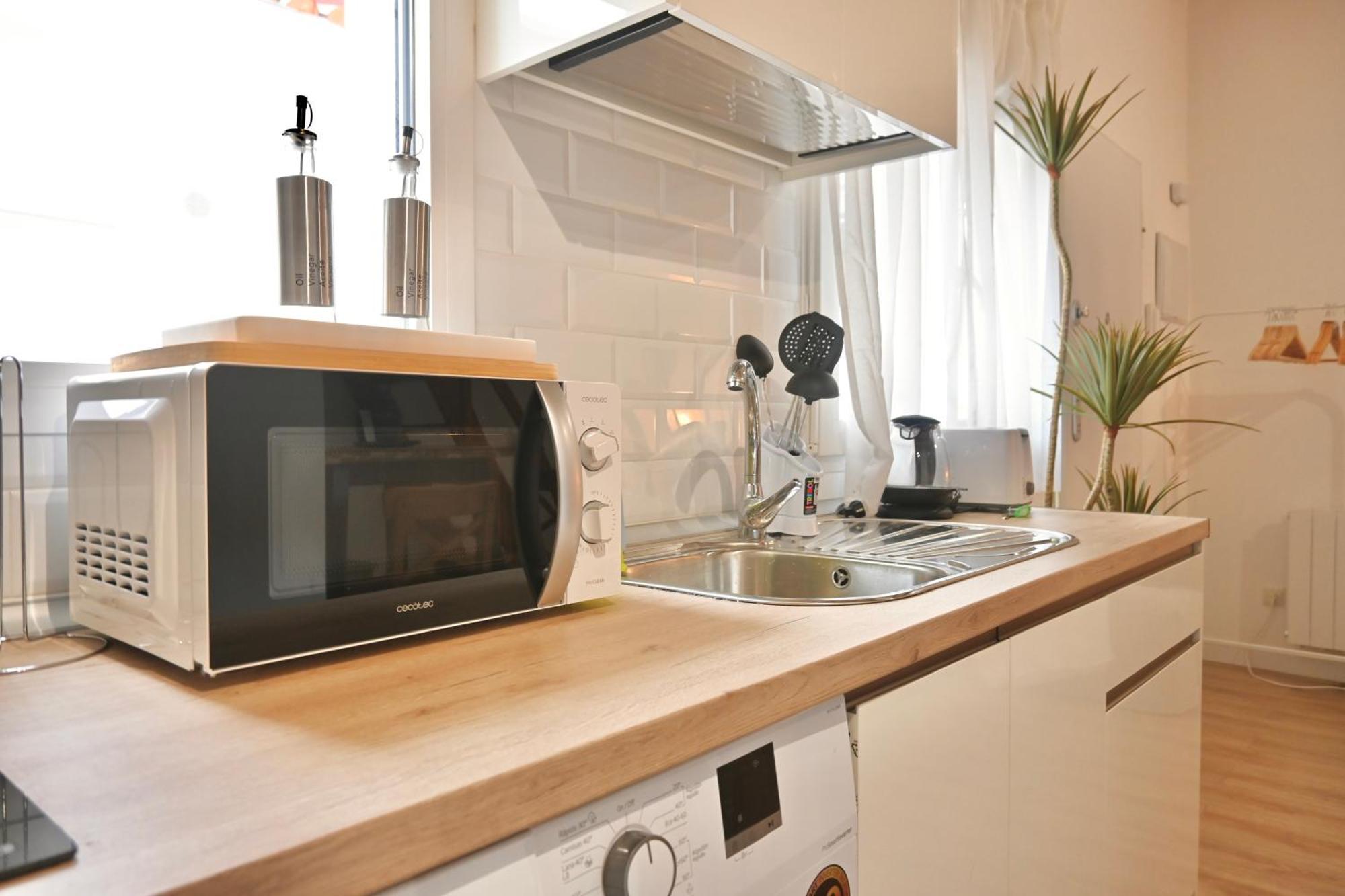 Encantador Estudio Temporal Con Cama En Mezanine Cerca De La Vibrante Avenida Albufera Mpe35 Apartment Madrid