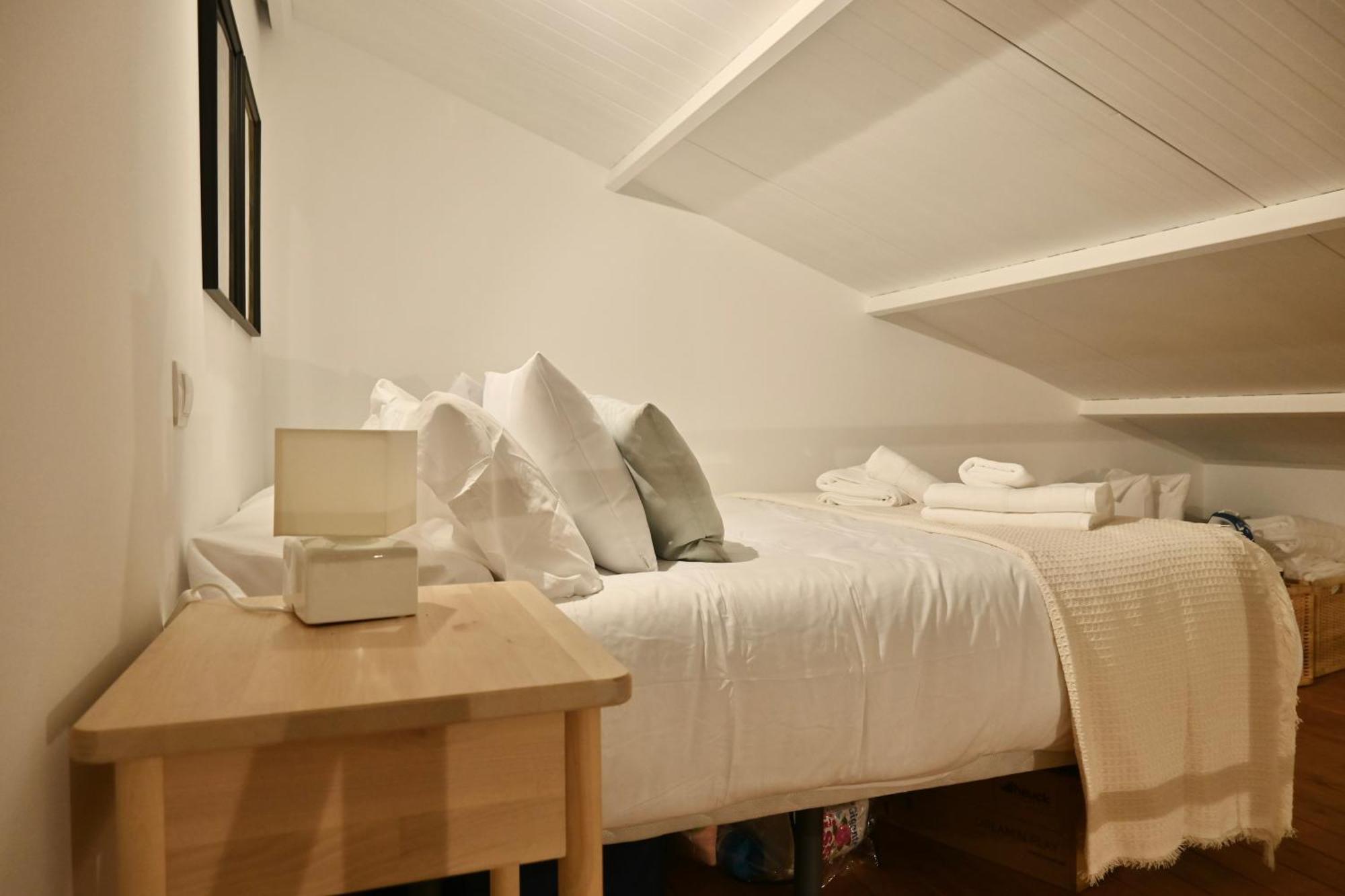 Apartment Encantador Estudio Temporal Con Cama En Mezanine Cerca De La Vibrante Avenida Albufera Mpe35