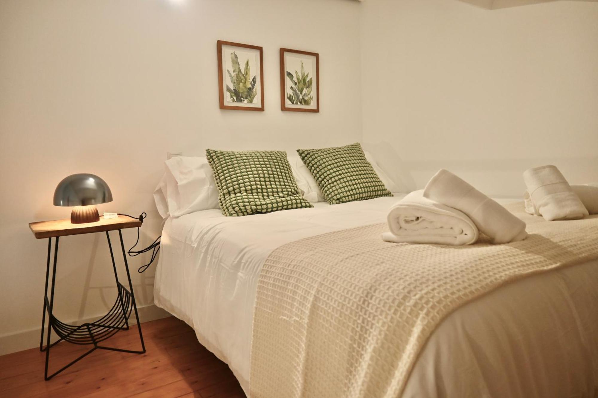 Encantador Estudio Temporal Con Cama En Mezanine Cerca De La Vibrante Avenida Albufera Mpe35 Apartment
