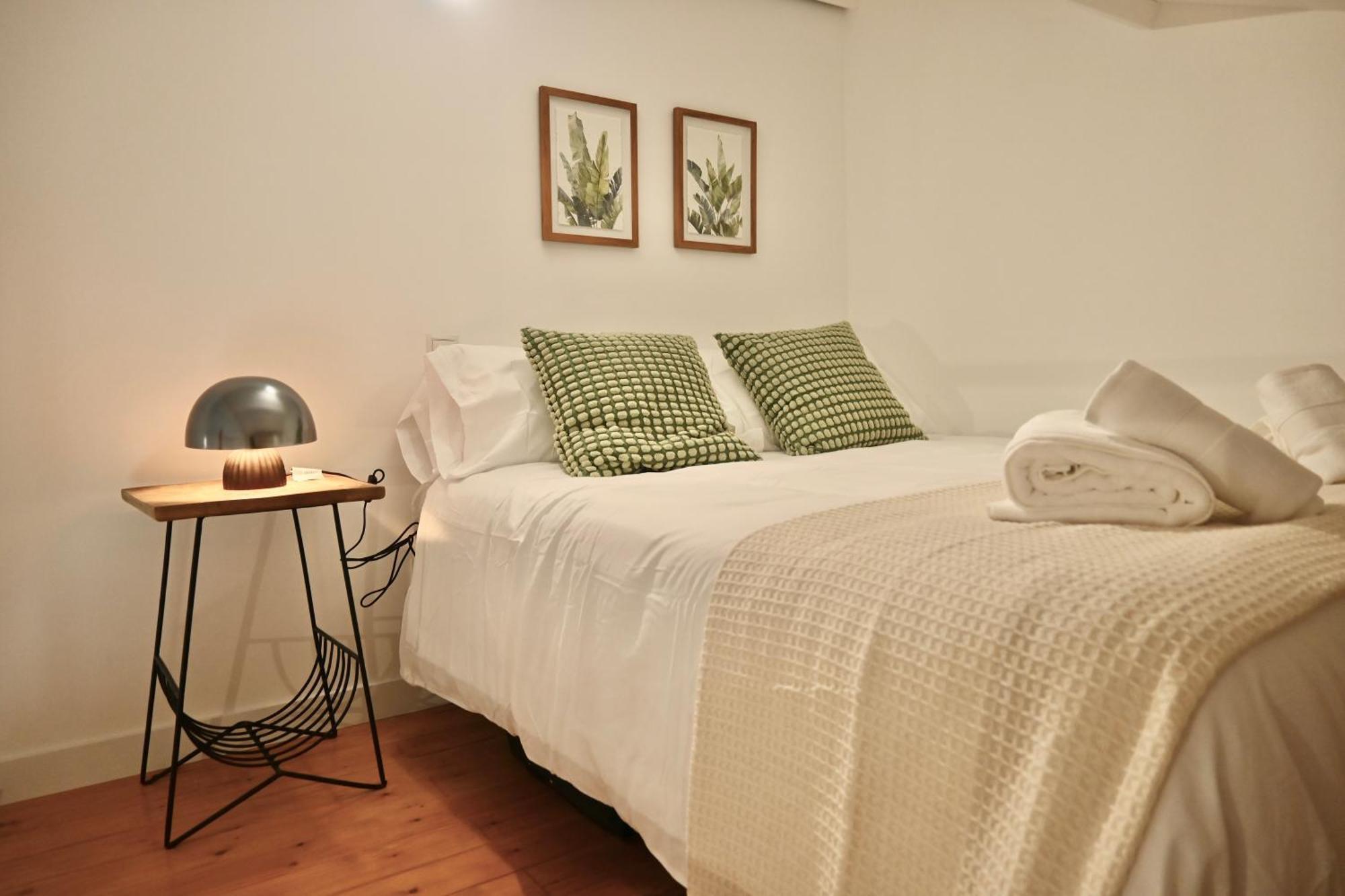 Encantador Estudio Temporal Con Cama En Mezanine Cerca De La Vibrante Avenida Albufera Mpe35 *