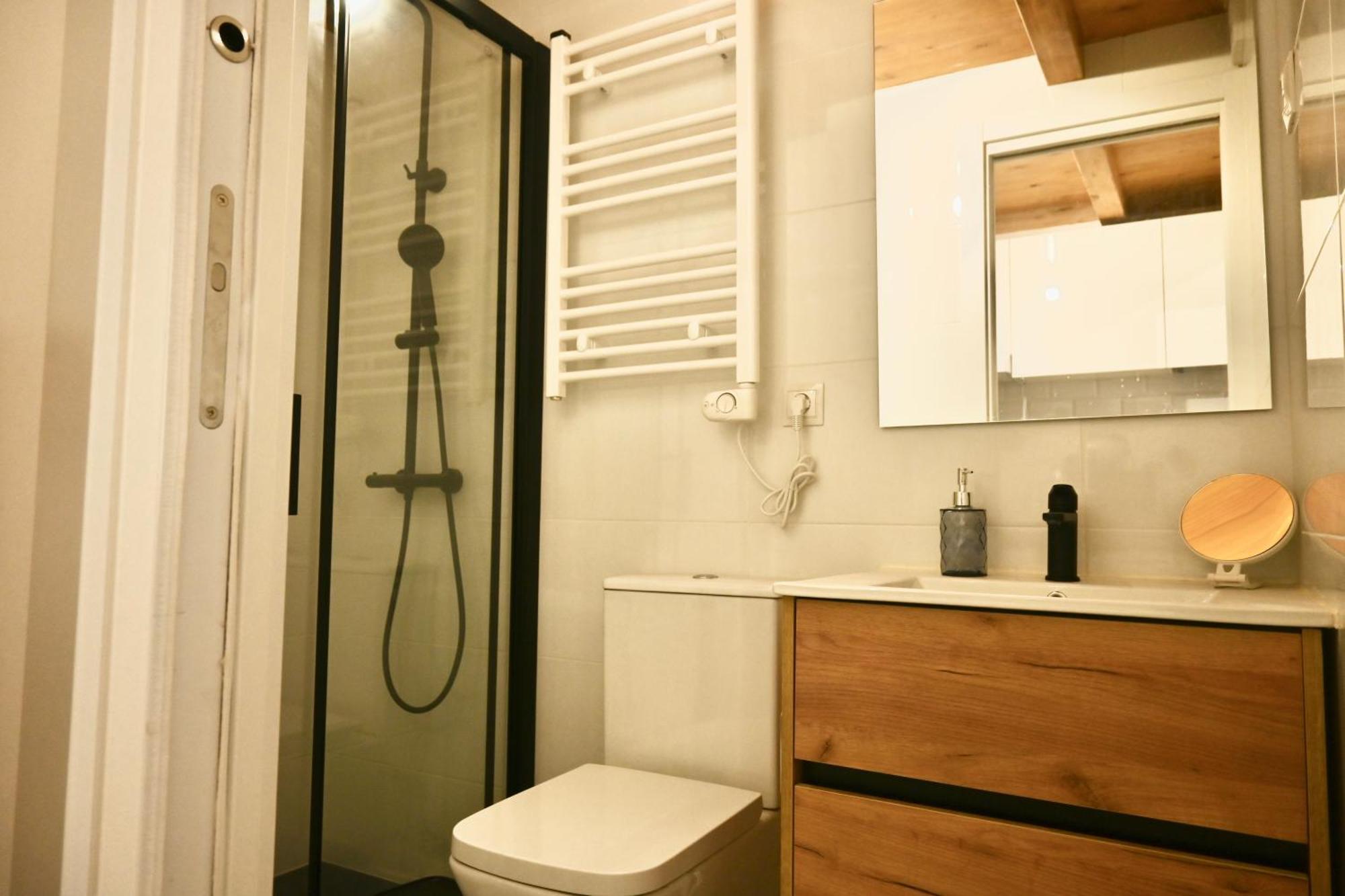 Apartment Encantador Estudio Temporal Con Cama En Mezanine Cerca De La Vibrante Avenida Albufera Mpe35 Madrid
