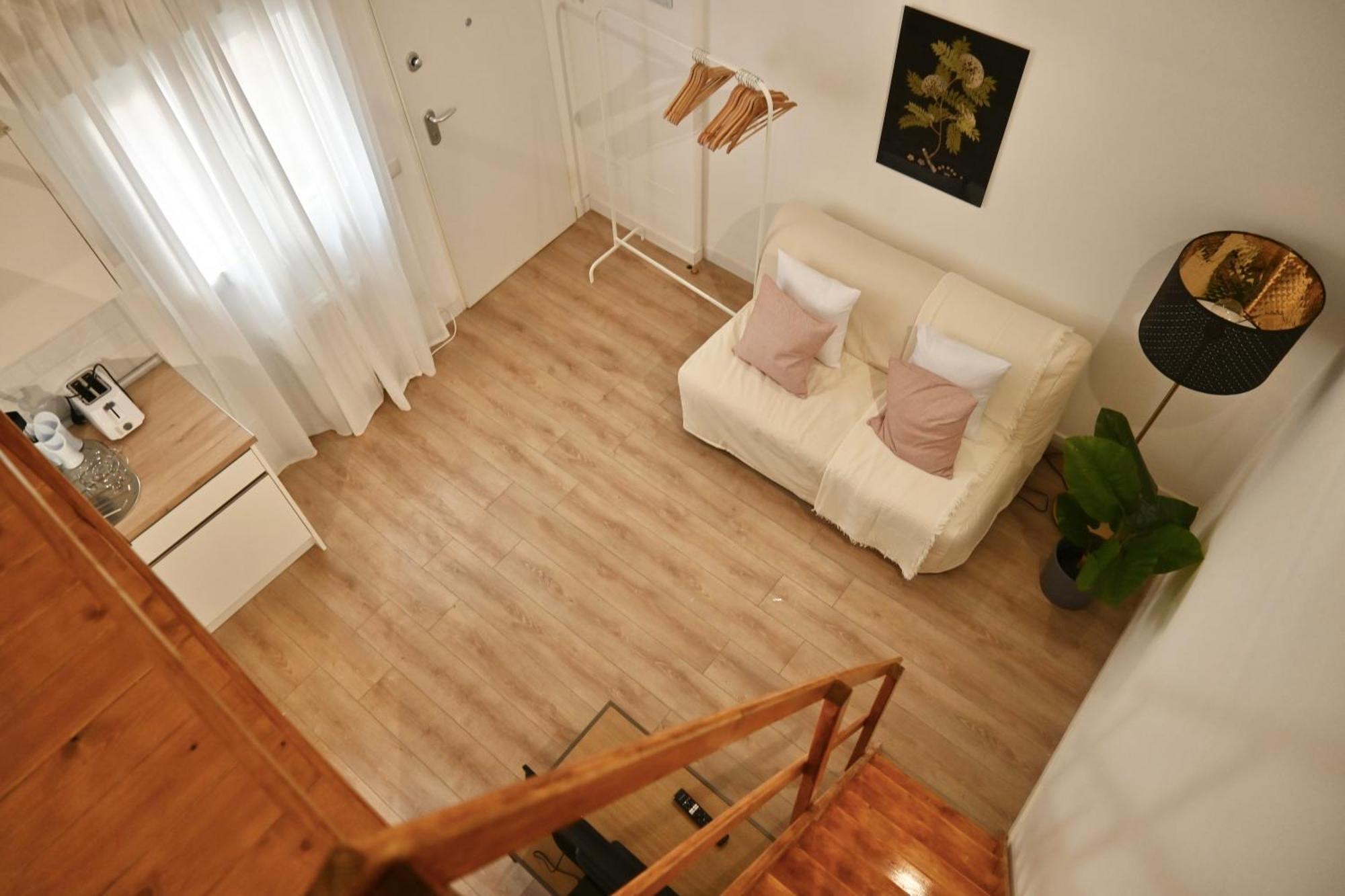 Apartment Encantador Estudio Temporal Con Cama En Mezanine Cerca De La Vibrante Avenida Albufera Mpe35 *