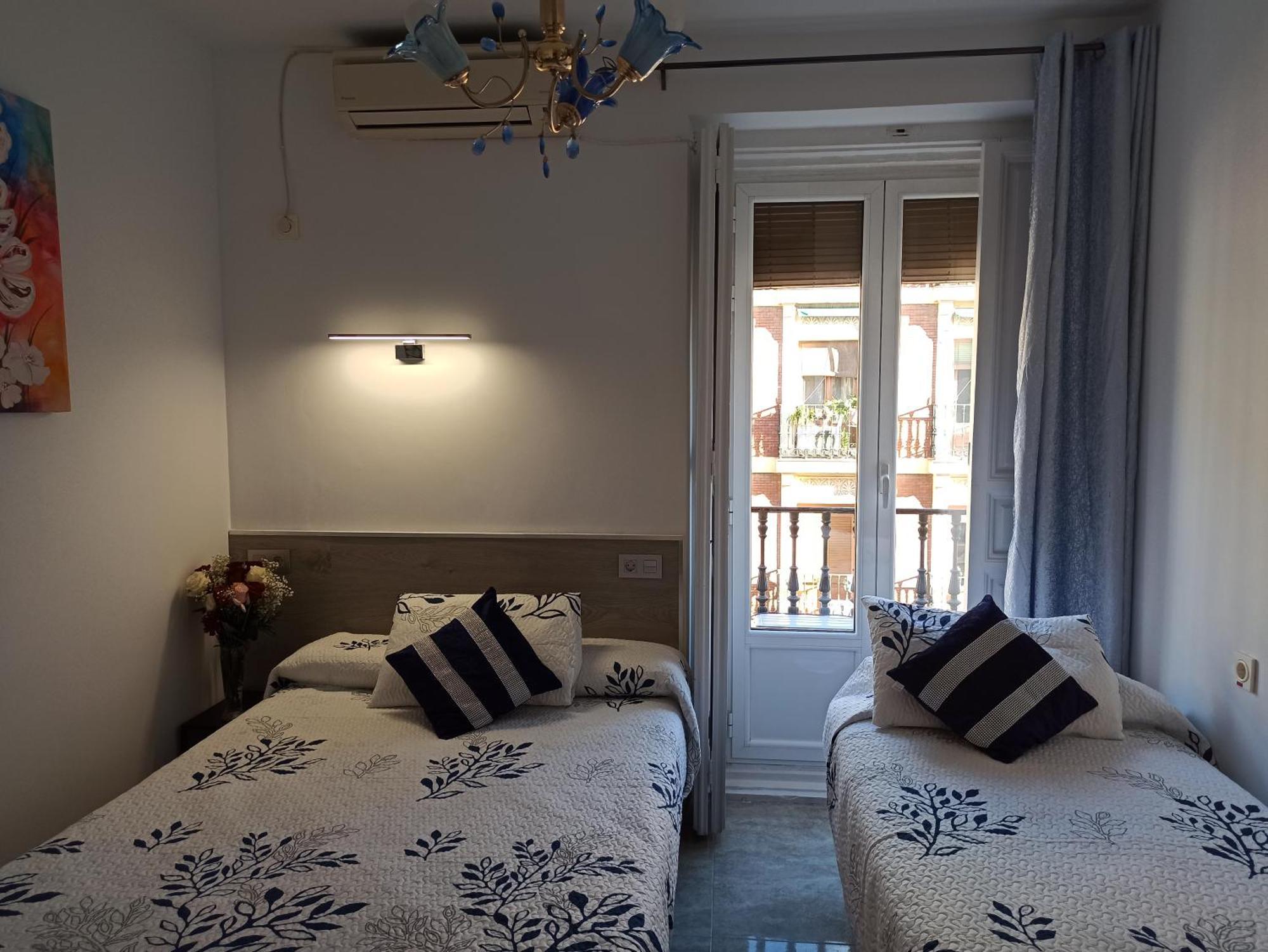 Huespedes Toledo Guest house *