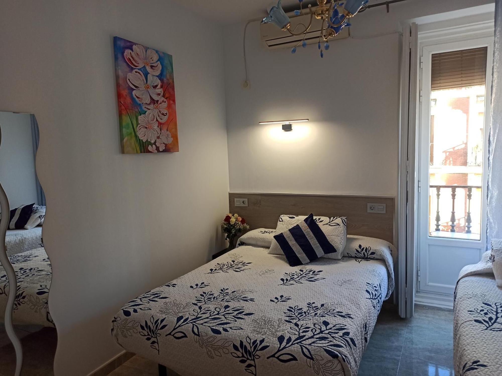 Huespedes Toledo Guest house *