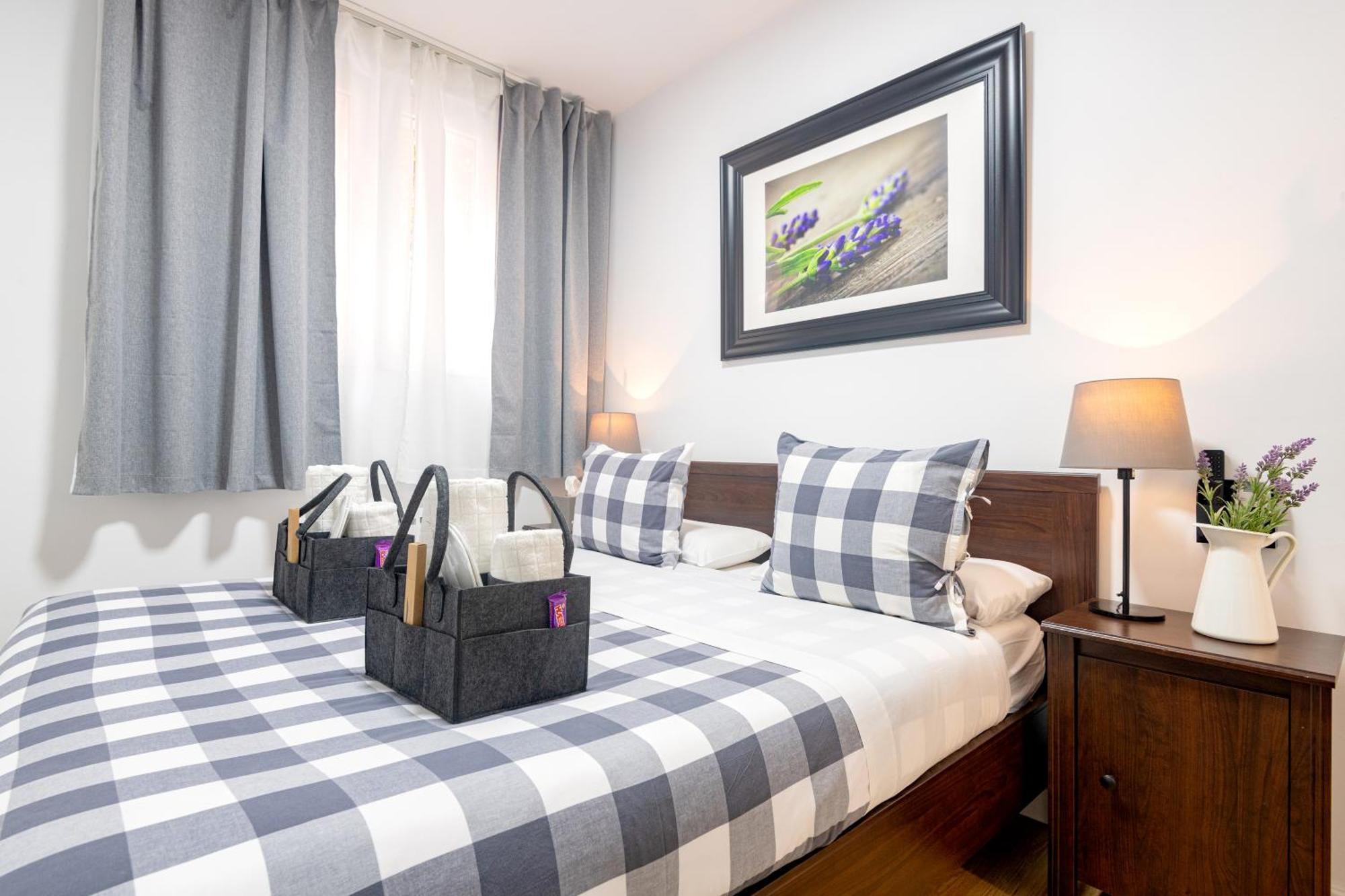 Pleasant Near Center Apartment *
