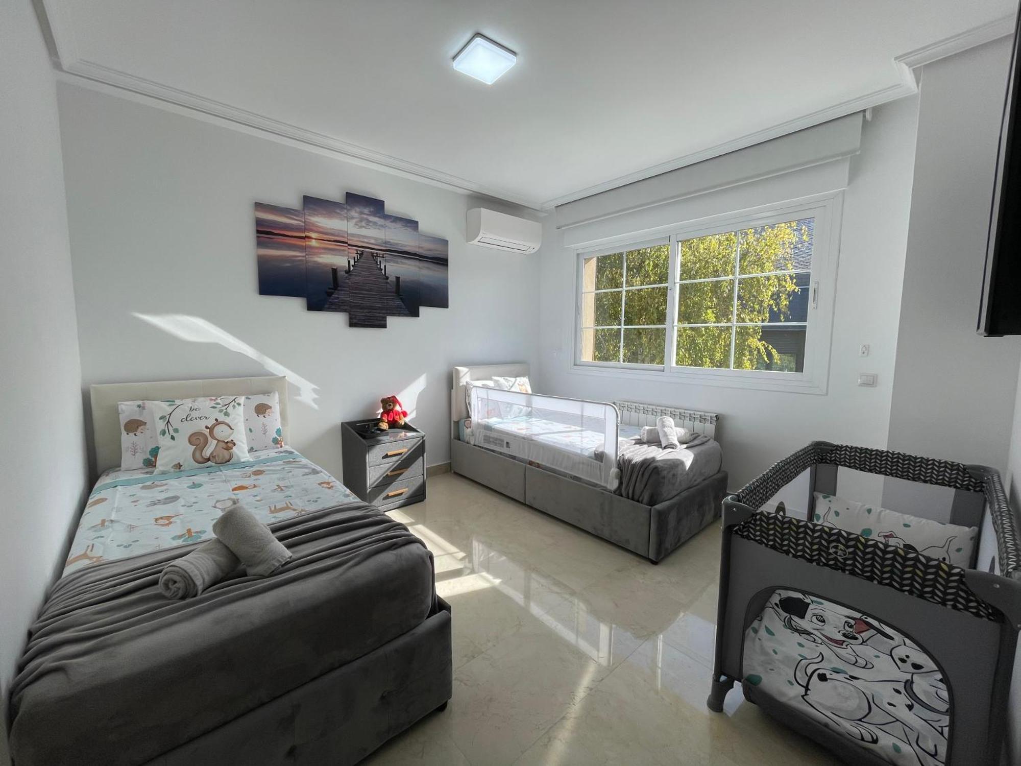 Moderna Casa De Lujo Con Jacuzzi En El Jardin Ferienhaus