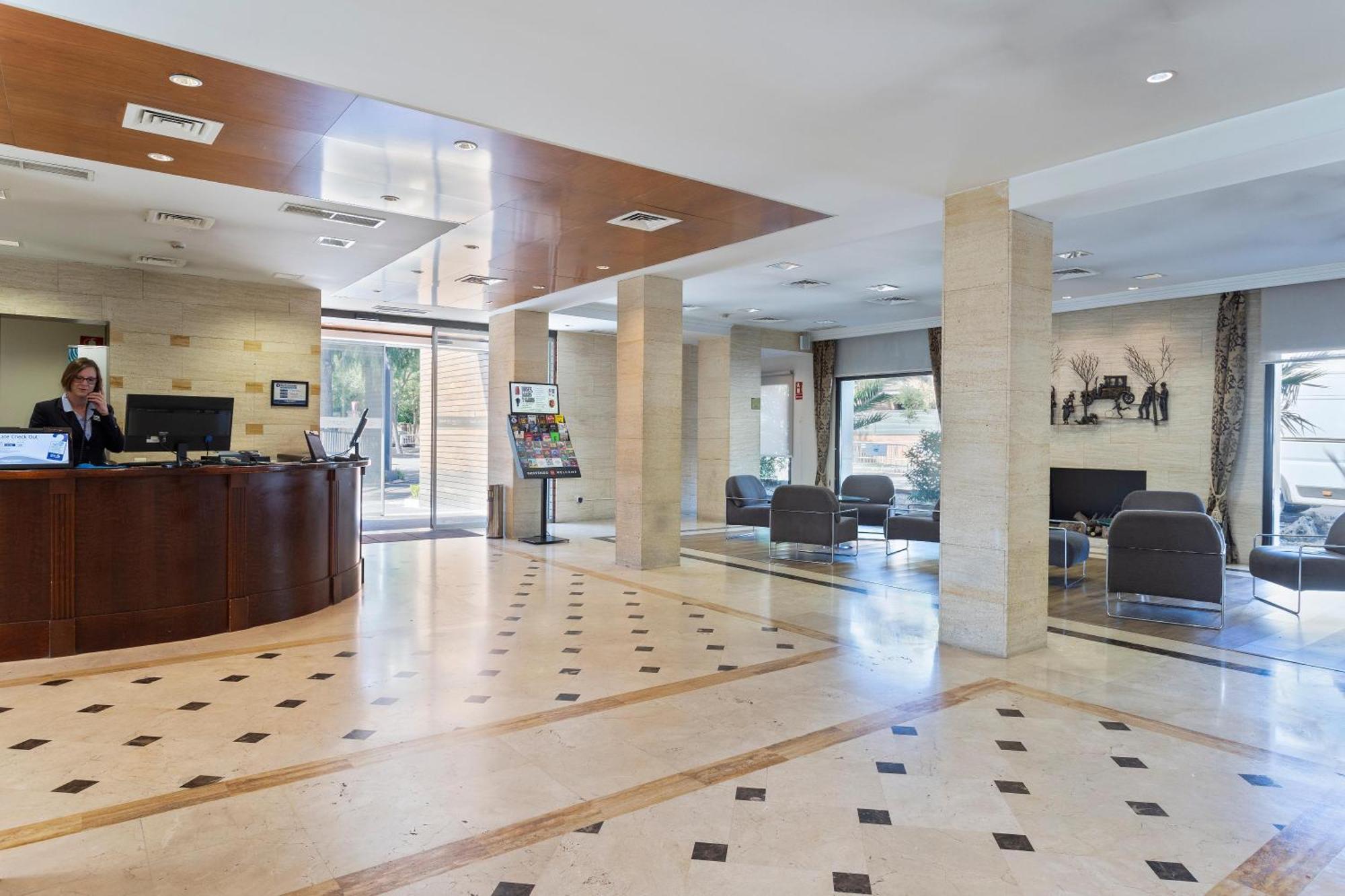 Hotel Osuna 4*