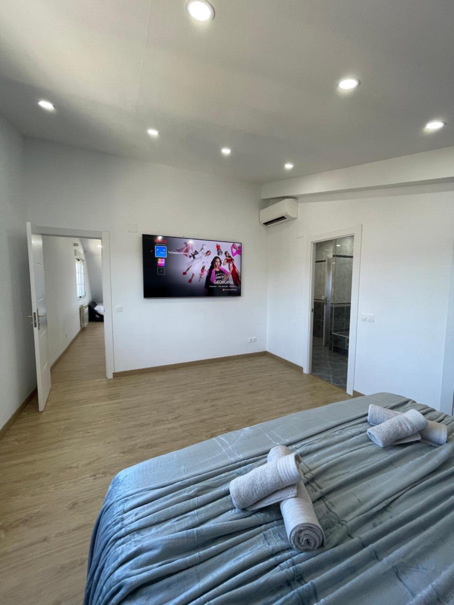 Ferienhaus Moderna Casa De Lujo Con Jacuzzi En El Jardin