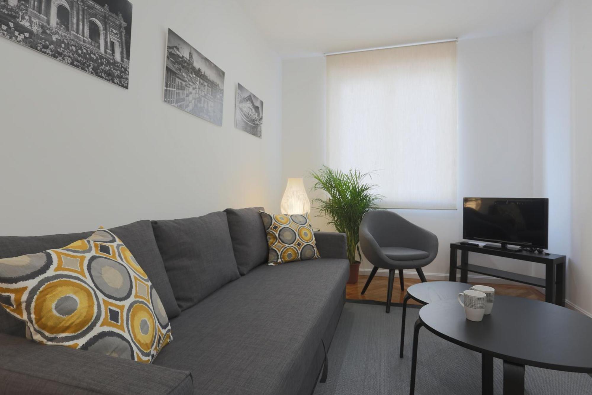 Sol Deluxe-nun-arce * Madrid