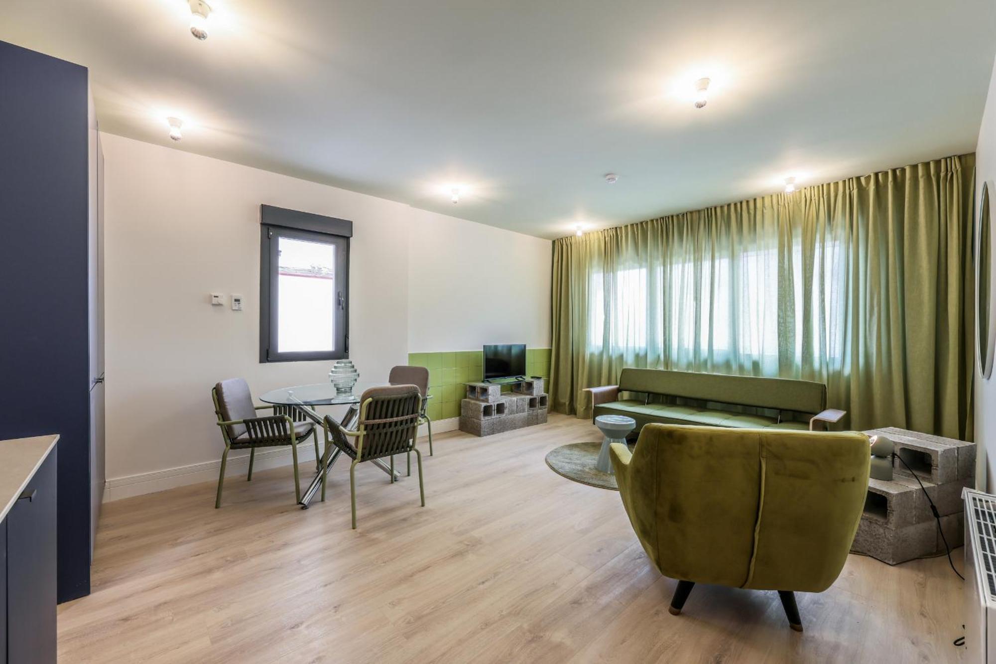 Amazinn Places Palacio Real Apartment *