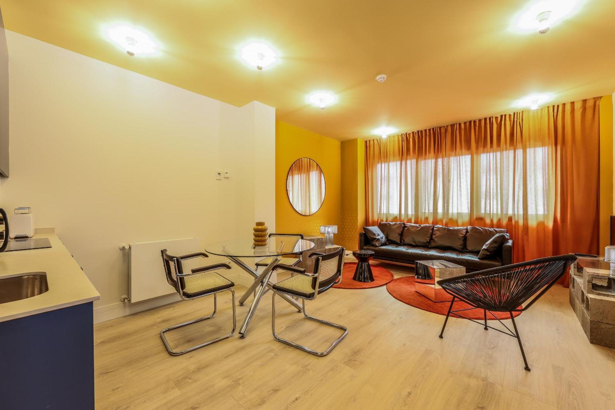 Amazinn Places Palacio Real Apartment