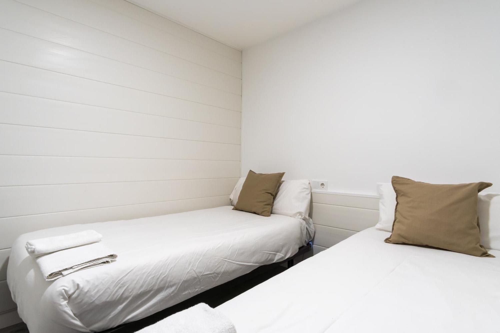 2 Bedrooms 1 Bathroom Furnished - Malasana - Modern In Downtown Area - Mintystay