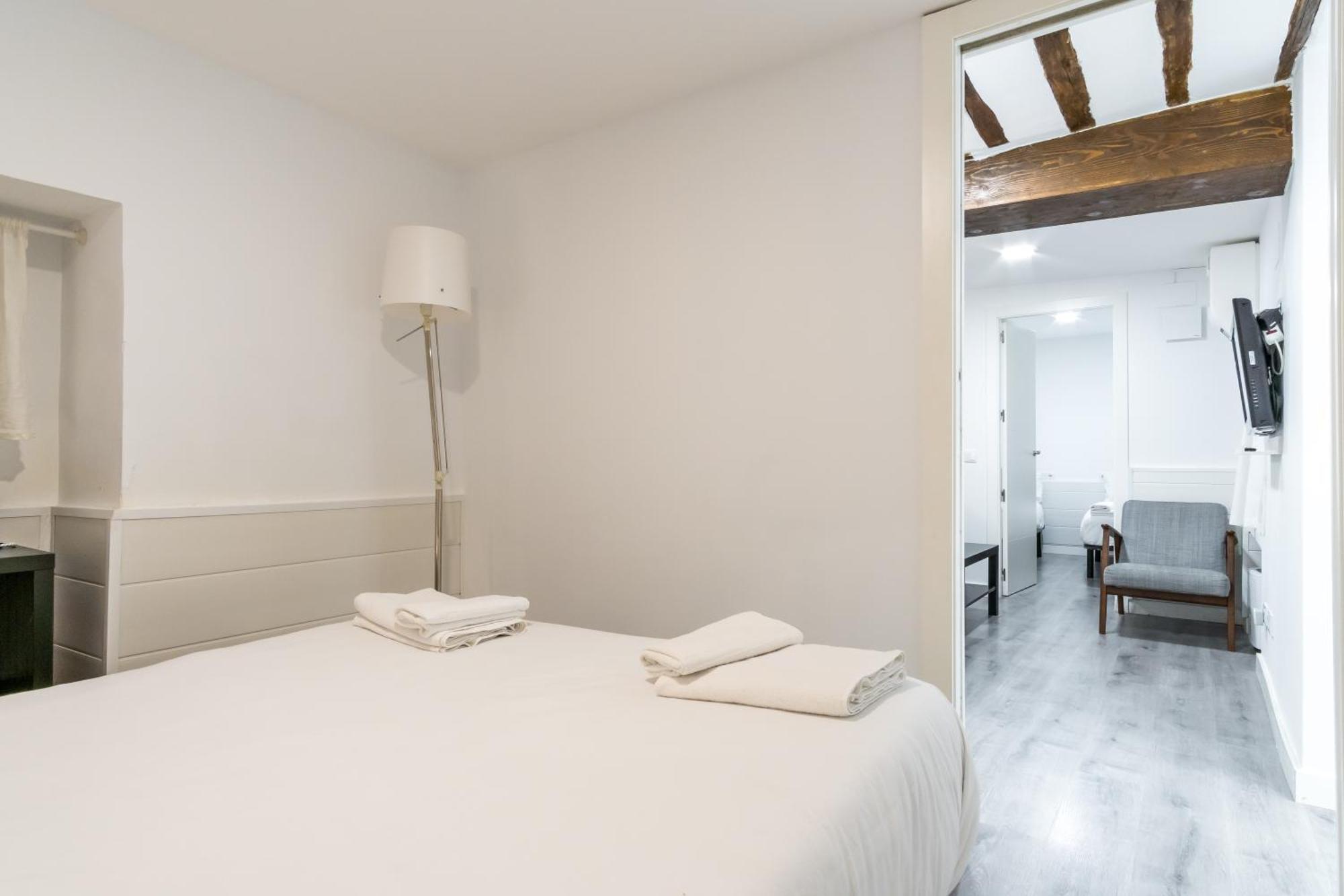 2 Bedrooms 1 Bathroom Furnished - Malasana - Modern In Downtown Area - Mintystay