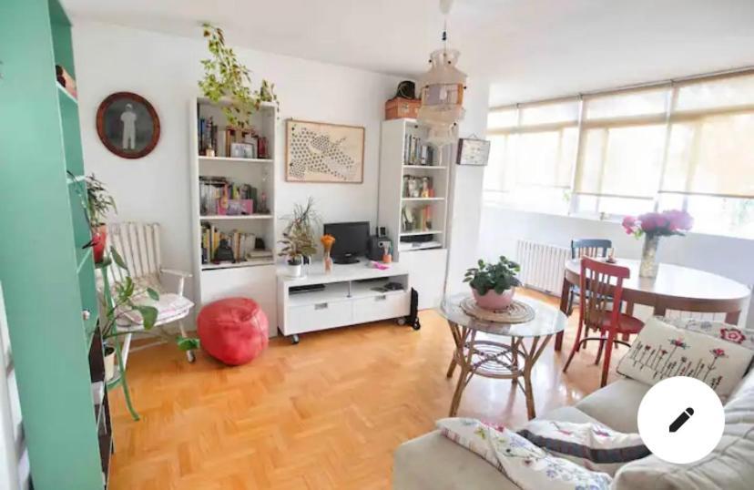Piso Centrico, Bonito, Acogedor Rodeado De Y Buena Vibra Apartamento *