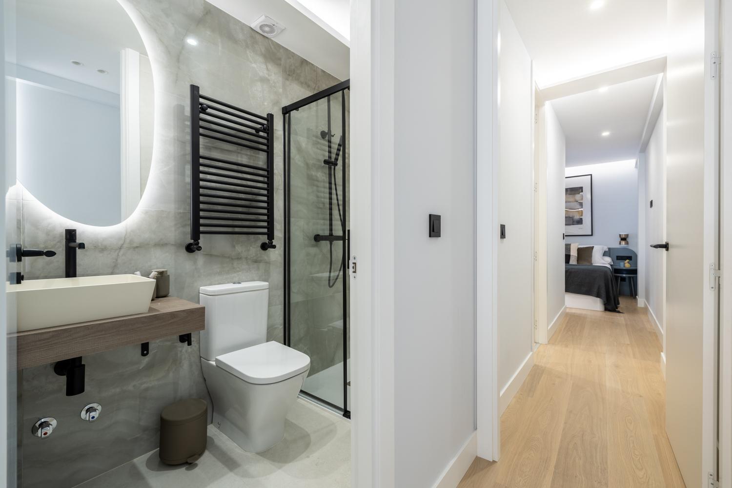 Gran Via I Calle De Silva 2br 2bh Apartment Madrid