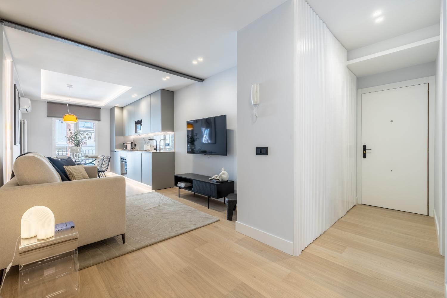 Gran Via I Calle De Silva 2br 2bh Apartment *