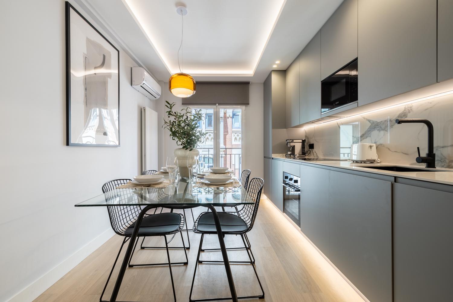 Gran Via I Calle De Silva 2br 2bh Apartment Madrid