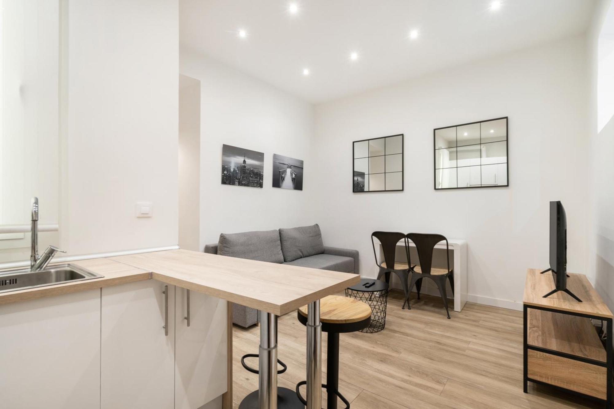 Velarde, Confort Para 2 En Barrio Malasana Apartamento