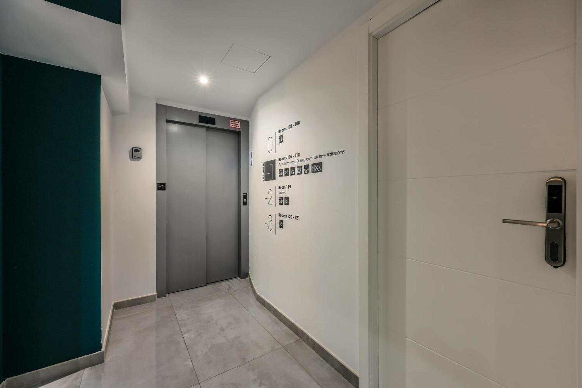 Guest house Amazinn Places Blasco De Garay 102 Madrid