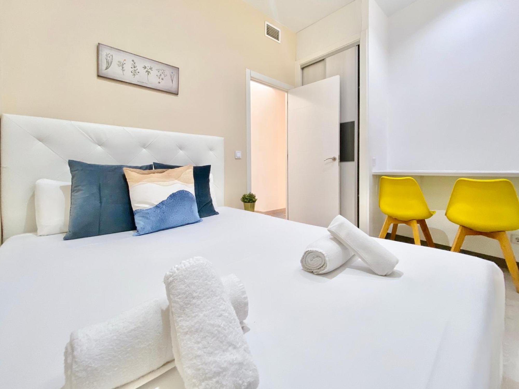 Charming Puerta Del Sol Center Apartment