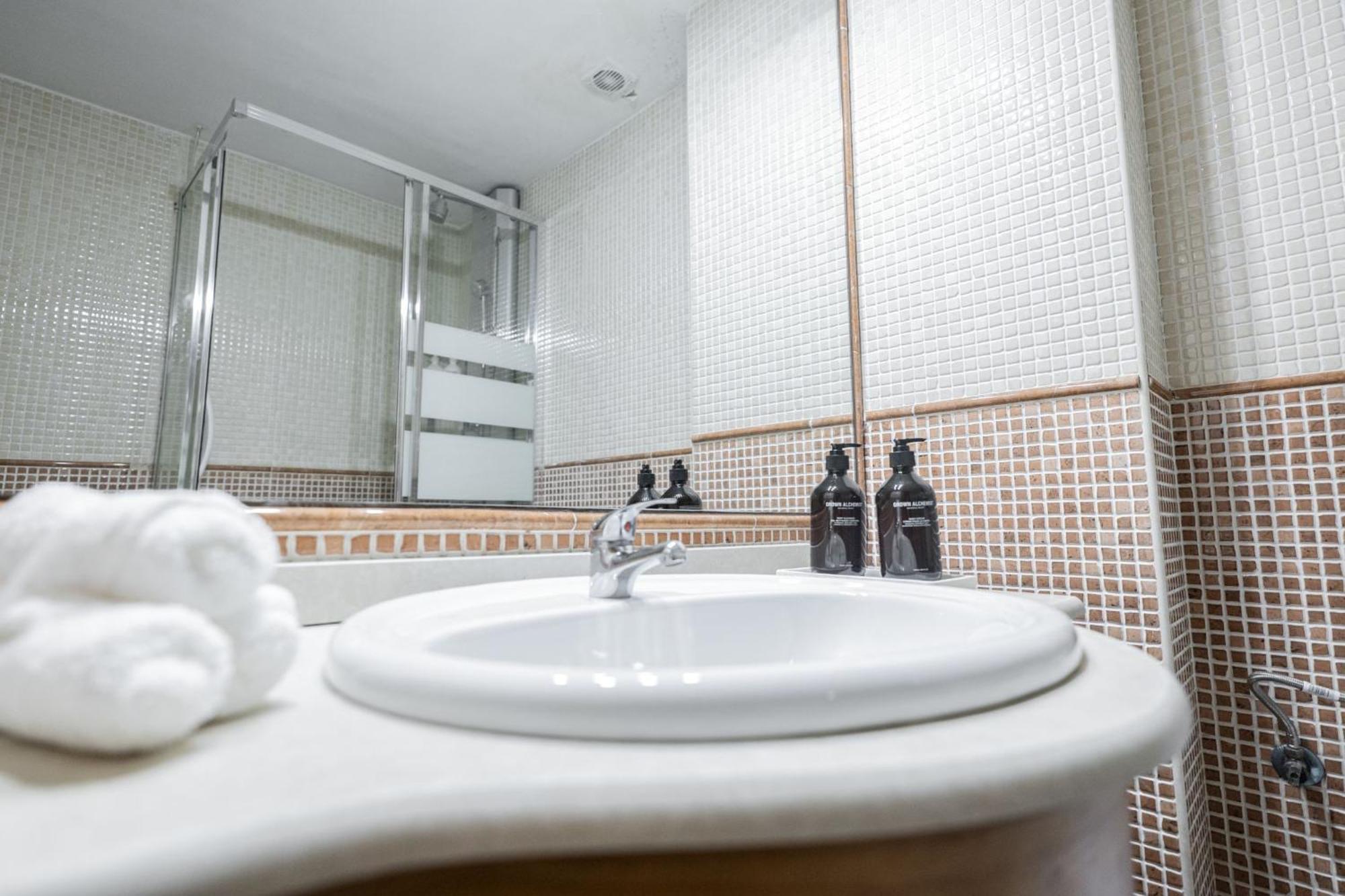 Brand New One Bedroom Located In Chueca Apartment *